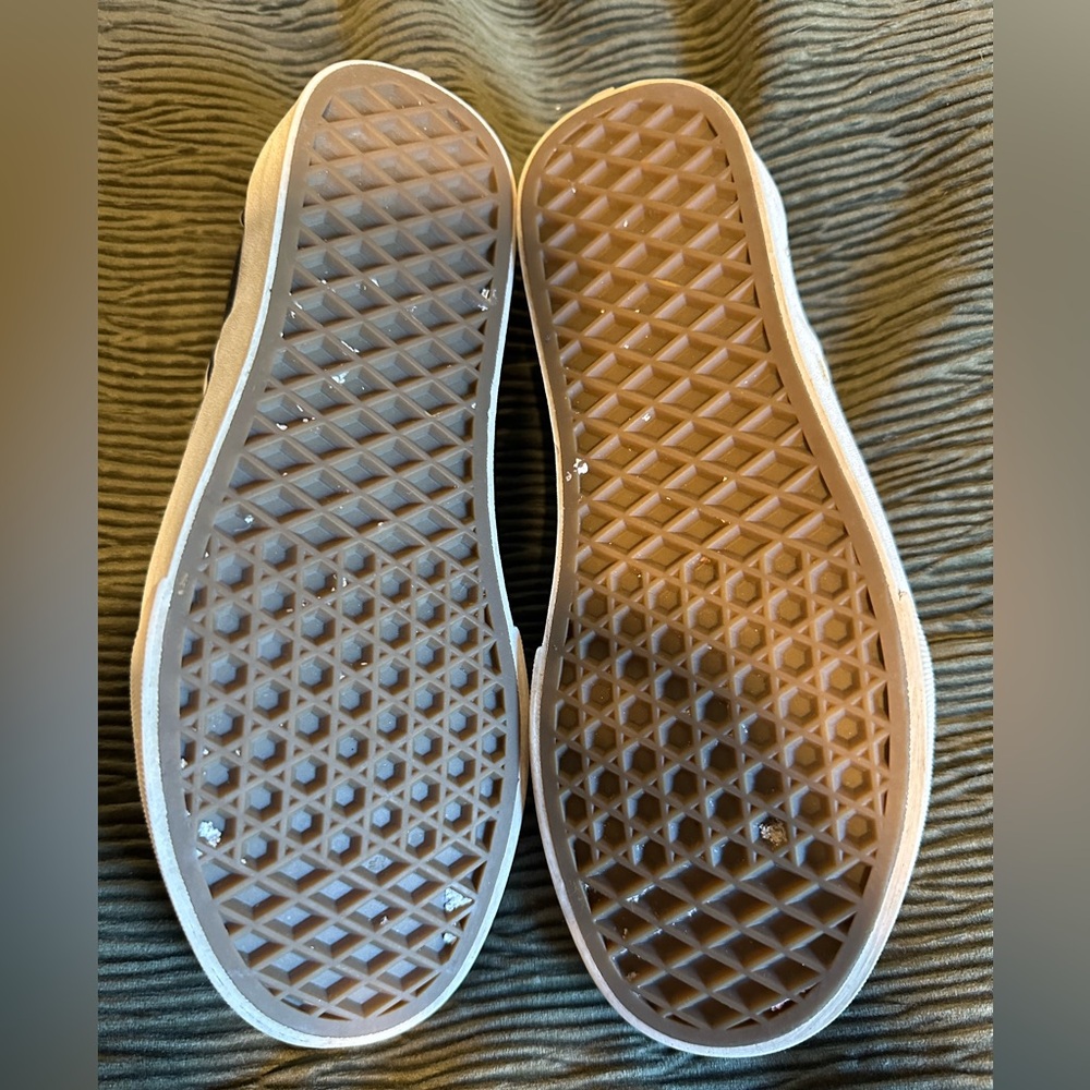 Vans - Picture 2 of 4